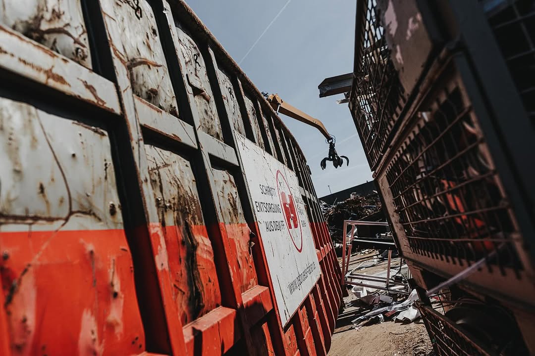 Einfach nur WOW!🤩

.
.
.

#schrott
#hamburg / #kaltenkirchen
#metall
#recycling 
#entsorgung 
#schrotthandel
#pinneberg