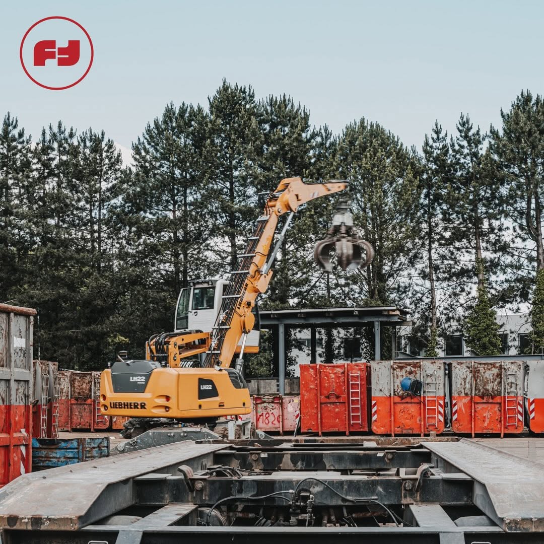 Wunderschön😎

.
.
.

#schrott
#hamburg 
 #kaltenkirchen
#metall
#recycling 
#entsorgung 
#schrotthandel
#pinneberg 
#bagger
#containerdienst 
#baustellenservice