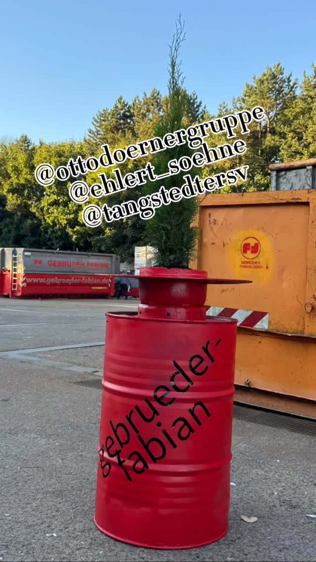 Baumpflanz-Challenge 2025, Wir sind am Start! 
Danke an @nordschrott für die Nominierung zur Baumpflanz-Challenge – so eine Mission lassen wir uns natürlich nicht entgehen. 💚

Der Anfang ist gemacht: Unser erster Baum wächst bereits und wir freuen uns, so einen kleinen, aber wichtigen Beitrag für mehr Nachhaltigkeit und Klimaschutz leisten zu dürfen. 🌳♻️

Jetzt seid ihr an der Reihe:
👉 @ottodoernergruppe 
👉 @ehlert_soehne 
👉 @tangstedtersv 

Ihr habt sieben Tage Zeit – wir sind gespannt, wie ihr die Challenge anpackt. Und wenn nicht: Wir kommen gerne mit dem ganzen Team vorbei! 😄👏

.
.
.

#schrott
#hamburg 
 #kaltenkirchen
#metall
#recycling 
#entsorgung 
#schrotthandel
#pinneberg 
#bagger
#containerdienst 
#baustellenservice